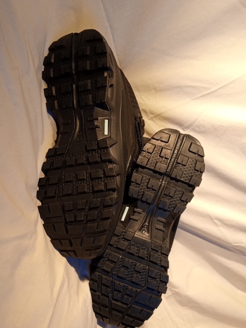 Mens On Cloud Running Cloudrock 2 Black/Black Running Shoes - Picture 4 of 9